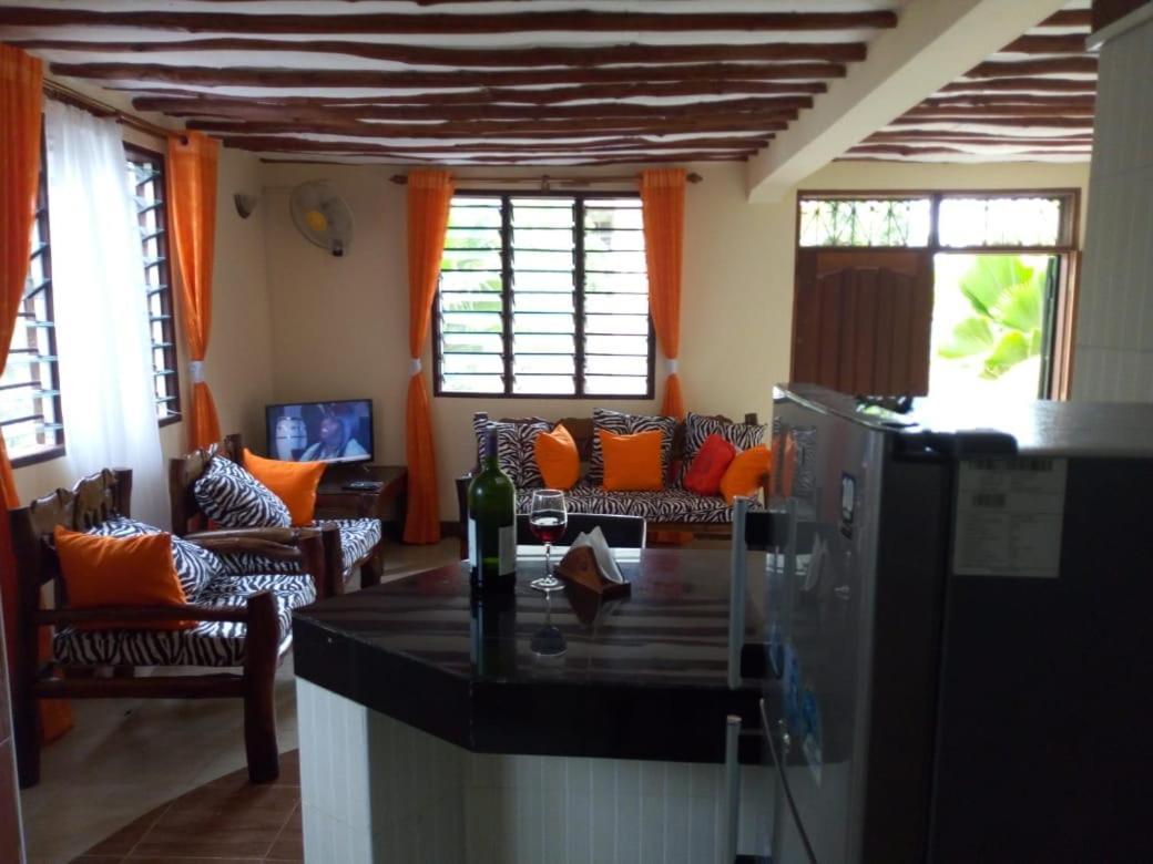 Sea Breeze Villas Kenya Diani Beach Bagian luar foto