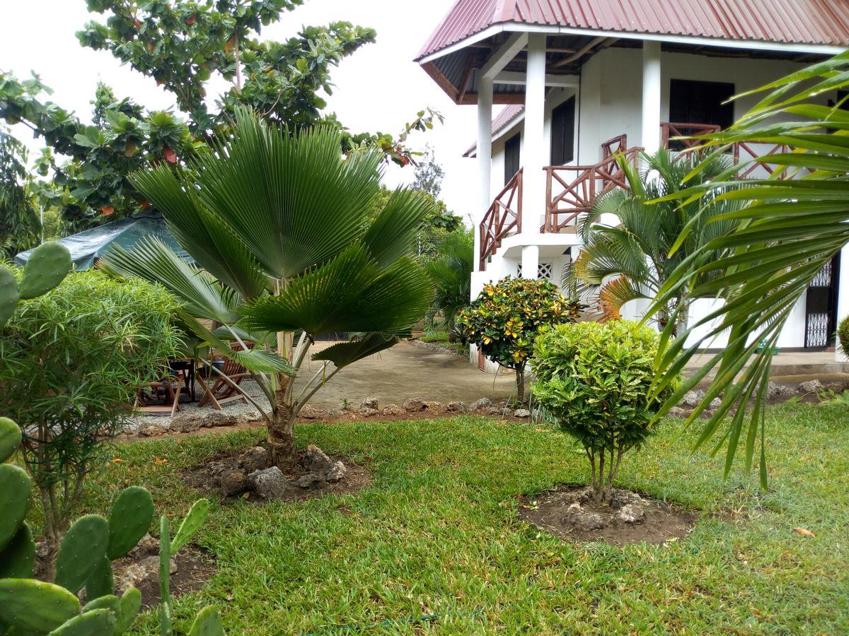 Sea Breeze Villas Kenya Diani Beach Bagian luar foto