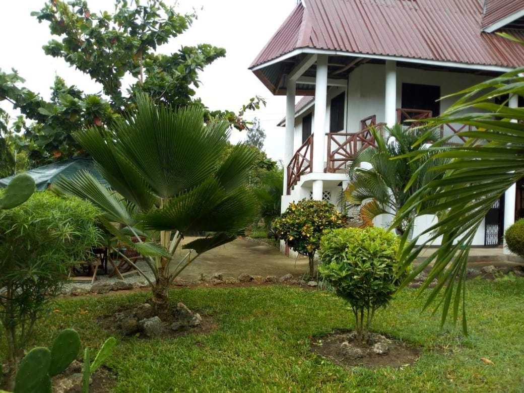 Sea Breeze Villas Kenya Diani Beach Bagian luar foto
