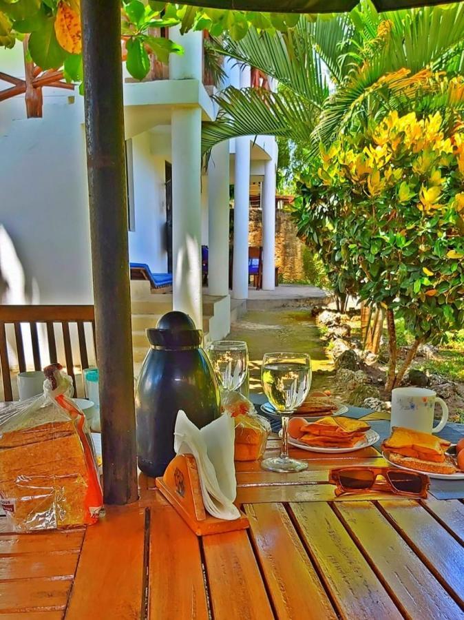Sea Breeze Villas Kenya Diani Beach Bagian luar foto